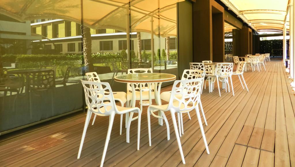 ลุค รอยัล รีสอร์ต Hotel นครเจียอี้ ภายนอก รูปภาพ The Sky Bar