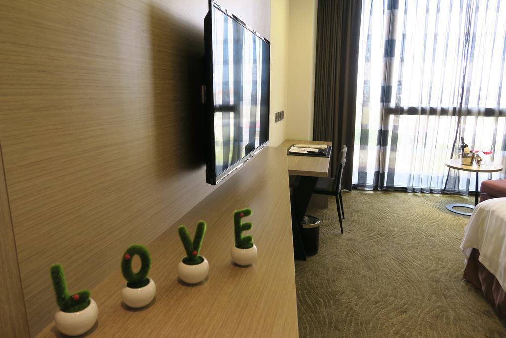 ลุค รอยัล รีสอร์ต Hotel นครเจียอี้ ภายนอก รูปภาพ A room at the hotel