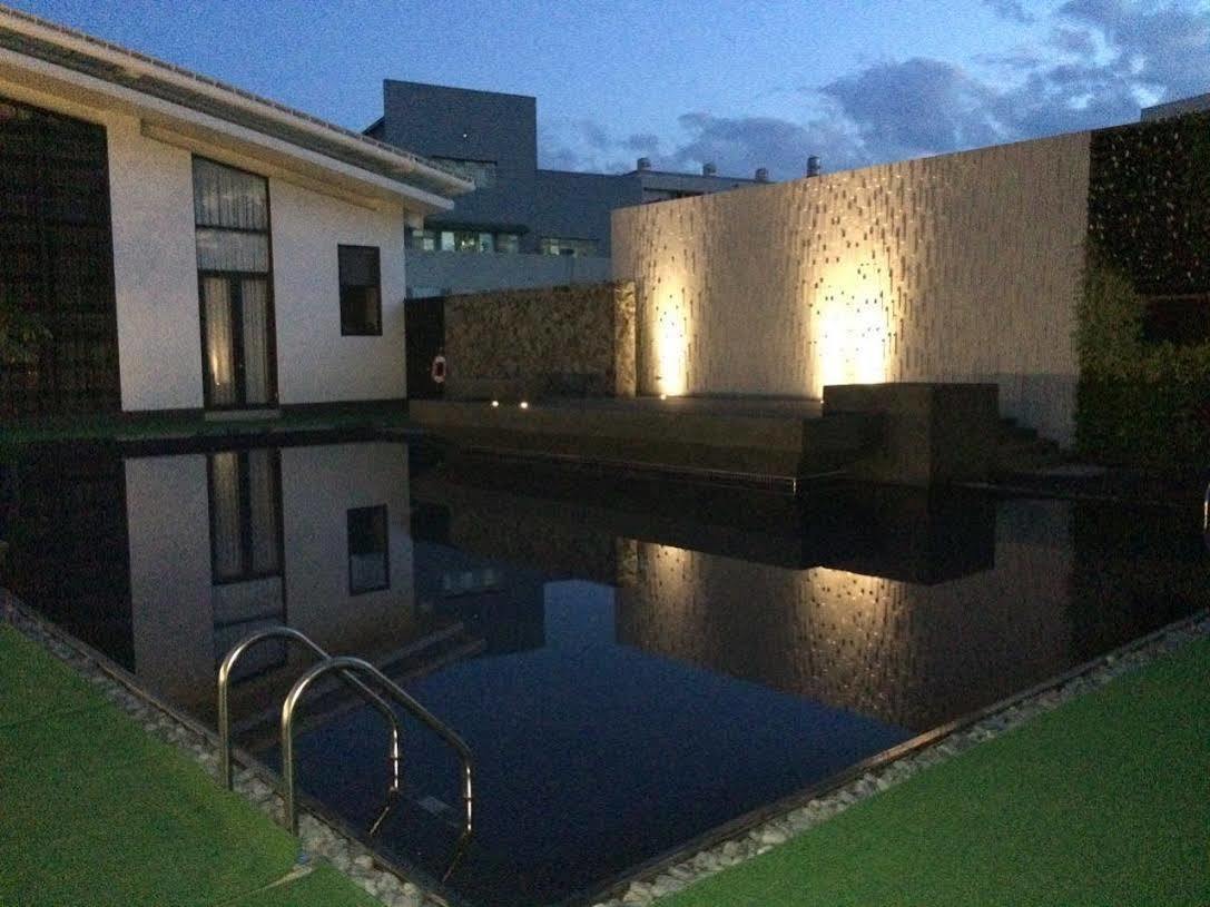 ลุค รอยัล รีสอร์ต Hotel นครเจียอี้ ภายนอก รูปภาพ The pool at the hotel